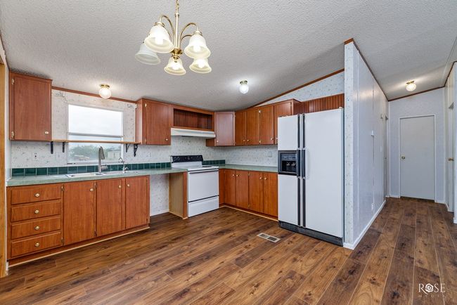 Kitchen | Image 12