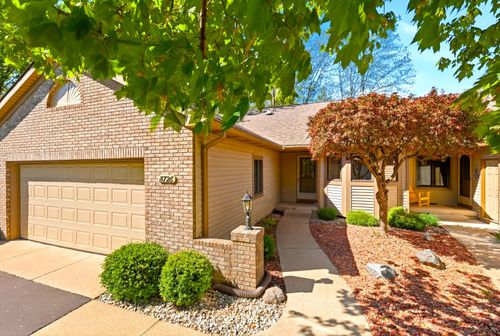 8726 Kari Ln Sw, Byron Center, MI, 49315-9252 | Card Image