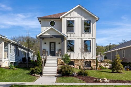 662 Holmes St, Bettendorf, IA, 52722-4747 | Card Image