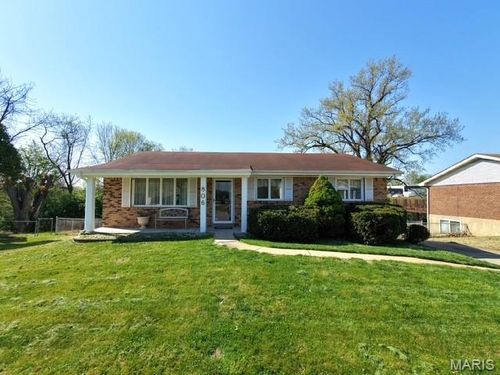 806 Elba Ln, Saint Louis, MO, 63137-2910 | Card Image