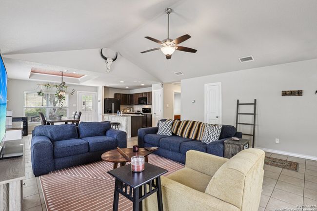 2942 Contour Dr, House other with 3 bedrooms, 2 bathrooms and null parking in Spring Branch TX | Image 4