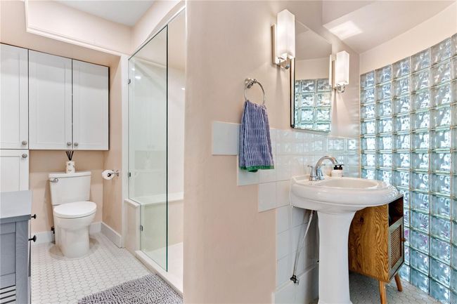 931 Mesher Pl, House other with 3 bedrooms, 3 bathrooms and 4 parking in Esquimalt BC | Image 34