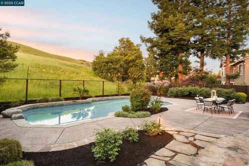 260 Edinburgh Cir, Danville, CA, 94526-2915 | Card Image
