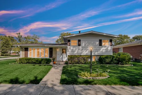 511 W Arquilla Dr, Glenwood, IL, 60425-1104 | Card Image