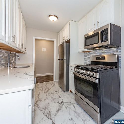 126 Hackett Pl, Rutherford, NJ, 07070-1655 | Card Image
