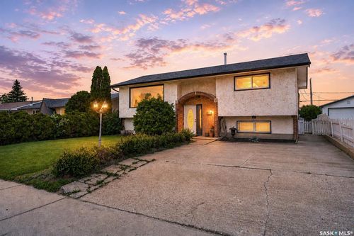 1319 Stadacona Street W, Moose Jaw, SK, S6H6M9 | Card Image