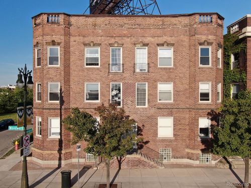 5764 Woodward Ave, Detroit, MI, 48202-3740 | Card Image