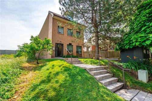 101-4872 Valley Way, Niagara Falls, ON, L2E1W3 | Card Image