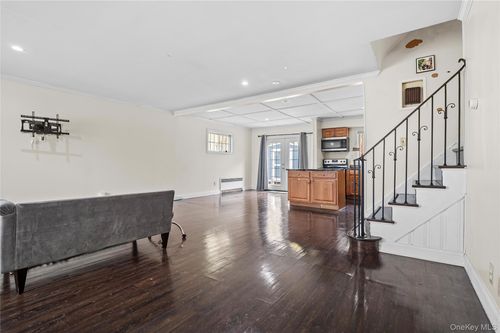 1043 Wilson Blvd, Central Islip, NY, 11722-2831 | Card Image