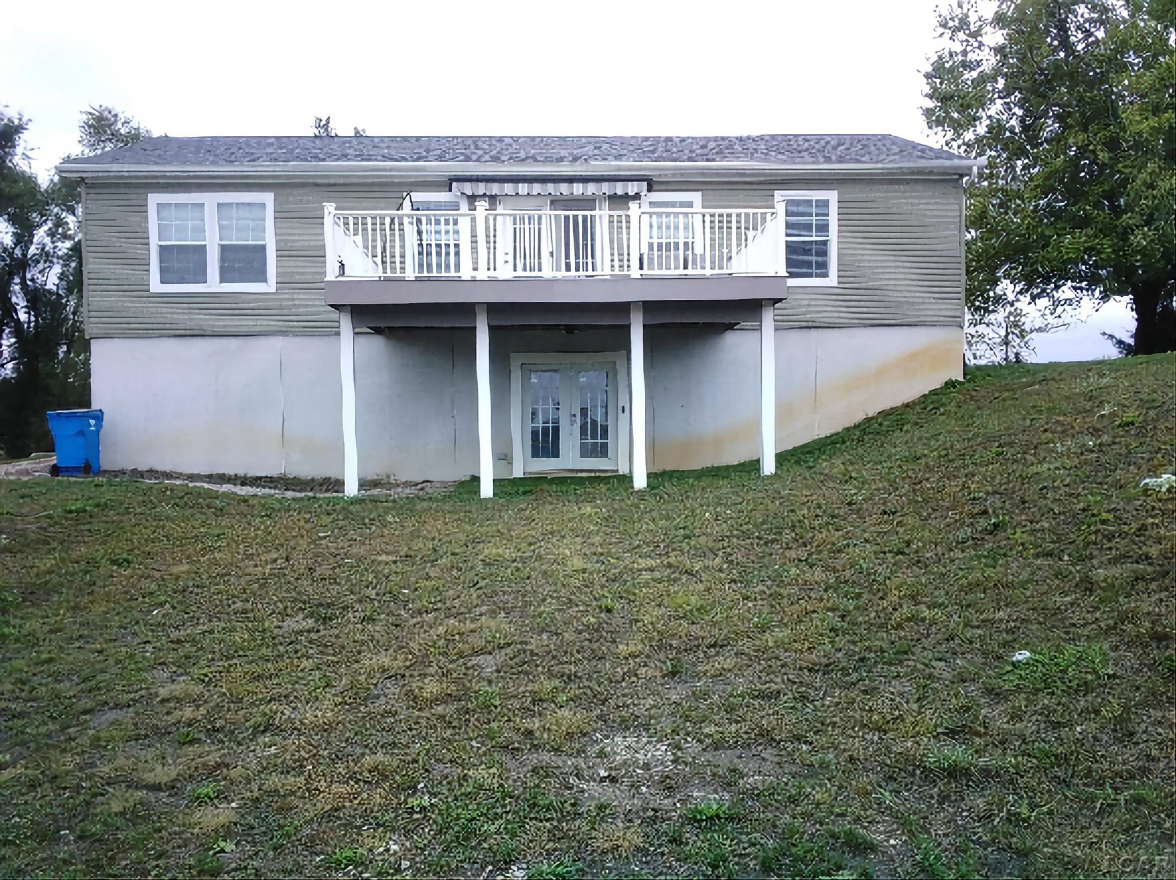 Tompkins Dr, Cement City, MI 49233