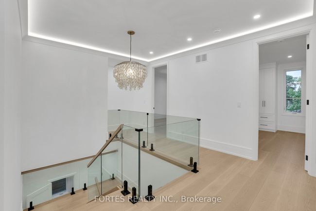 16 Cadillac Ave, House other with 5 bedrooms, 5 bathrooms and 4 parking in North York ON | Image 19