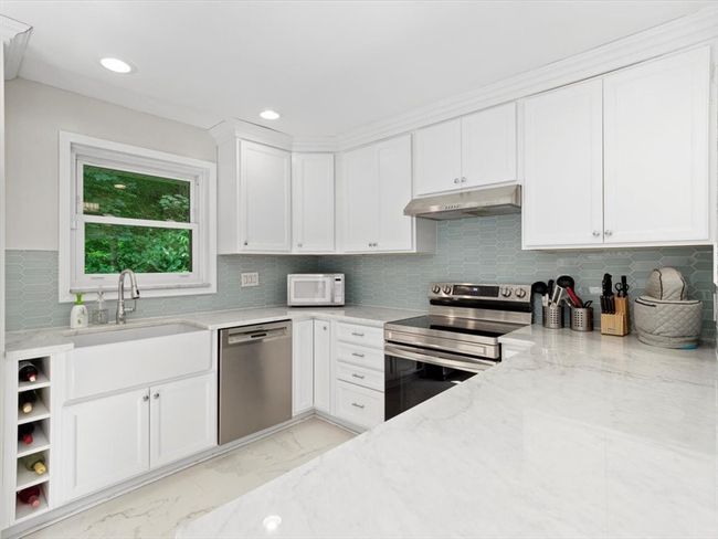 5070 University Blvd, House other with 3 bedrooms, 2 bathrooms and 6 parking in Coraopolis PA | Image 16