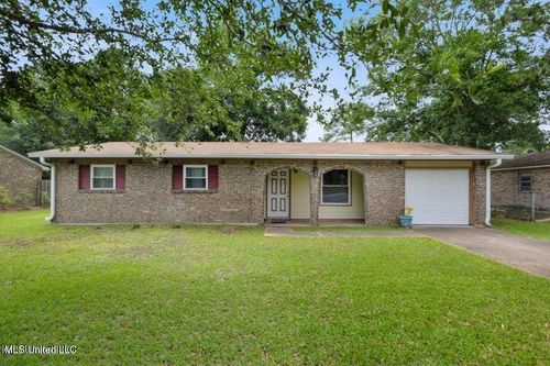 2913 Ladnier Rd, Gautier, MS, 39553-6622 | Card Image