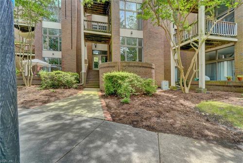 apt-320-696 Mowbray Arch, Norfolk, VA, 23507-1837 | Card Image