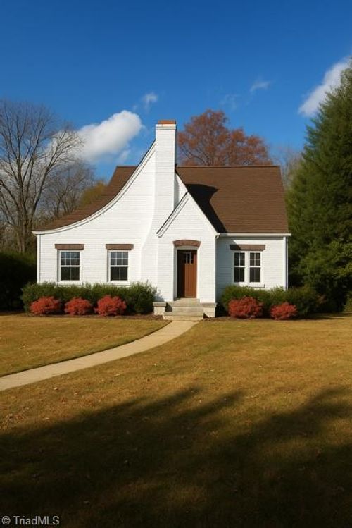 715 Country Club Rd, Mount Airy, NC, 27030-2333 | Card Image