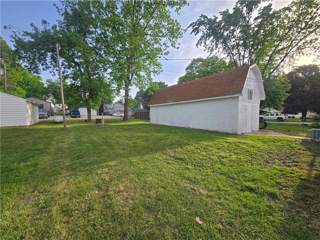 View of grassy yard | Image 32