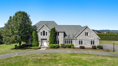 4 Sunrise Cir, South Hadley, MA, 01075-1382 | Card Image