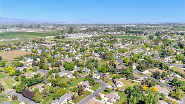 Aerial view of property and surrounding area with mountains | Image 39