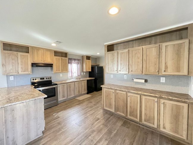 900 Quail Run, House other with 3 bedrooms, 2 bathrooms and null parking in Seven Points TX | Image 6