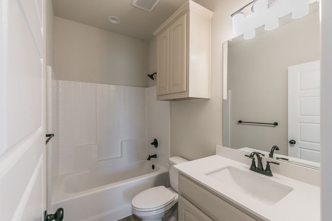 213 Navajo Trl, House other with 3 bedrooms, 3 bathrooms and null parking in Alvarado TX | Image 7