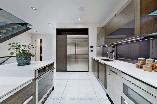 301 Jedburgh Rd, House other with 5 bedrooms, 4 bathrooms and 2 parking in Toronto ON | Image 11