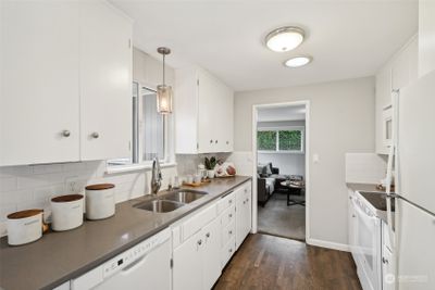 Bright kitchen with Quartz Counter Tops | Image 3