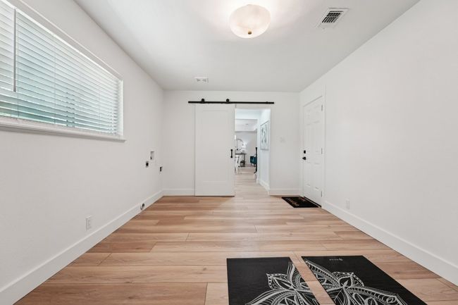 Flex room with w/d hookups | Image 25