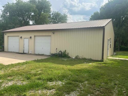 407 N Magnolia St, Attica, KS, 67009-9042 | Card Image