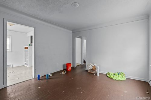 9660 Winthrop St, Detroit, MI, 48227-1620 | Card Image