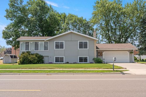 814 4th St Se, Little Falls, MN, 56345-3516 | Card Image