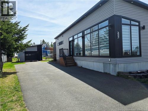 212 2e Rue, Shippagan, NB, E8S1T8 | Card Image