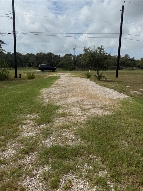 818 Traylor Ave, Rockport, TX, 78382-6034 | Card Image