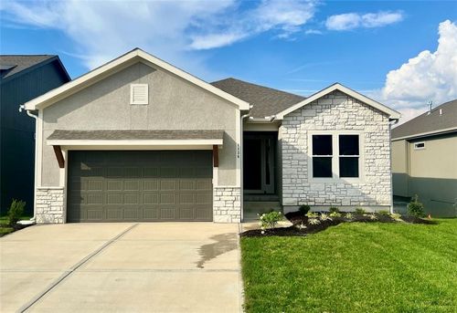 1136 Sw Whitby Dr, Lee's Summit, MO, 64083-6103 | Card Image