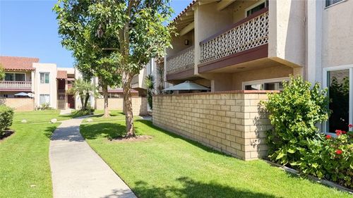 d5-700 W La Veta, Orange, CA, 92868 | Card Image