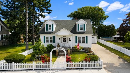 2422 Acushnet Ave, New Bedford, MA, 02745-2905 | Card Image