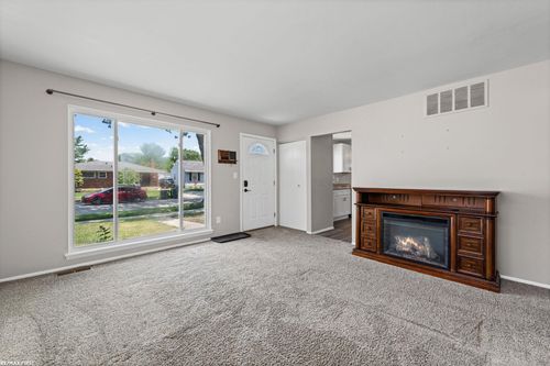 23112 Detour St, Saint Clair Shores, MI, 48082-2027 | Card Image