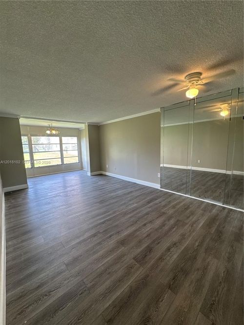 105-8060 N Sunrise Lakes Dr, Sunrise, FL, 33322 | Card Image