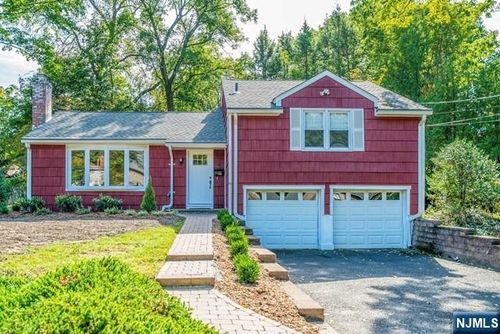 10 Gwynne Ct, Closter, NJ, 07624-2429 | Card Image