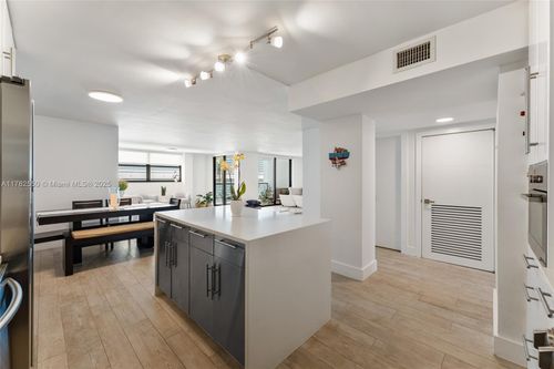 apt-204-5845 Collins Ave, Miami Beach, FL, 33140-2266 | Card Image