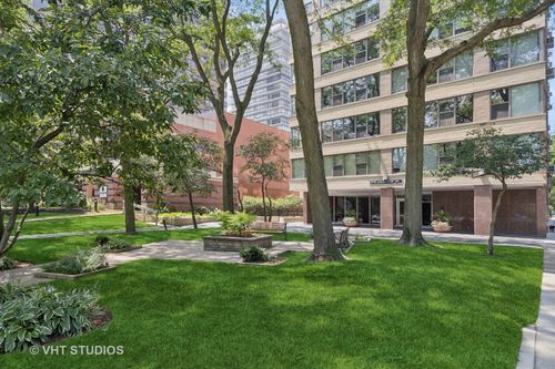 7b-7c-2970 N Lake Shore Dr, Chicago, IL, 60657-5674 | Card Image