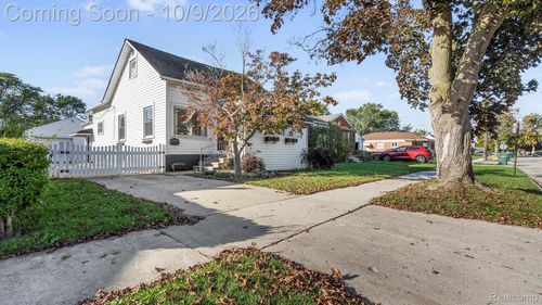 1335 Merrill Ave, Lincoln Park, MI, 48146-3356 | Card Image