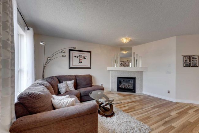 44 Bridlewood Gardens Sw, Home with 4 bedrooms, 2 bathrooms and 4 parking in Calgary AB | Image 4