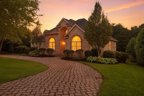 1 White Brook Ln, South Hadley, MA, 01075-7514 | Card Image