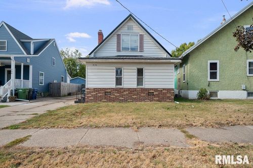 210 N 5th St, Clinton, IA, 52732-7123 | Card Image