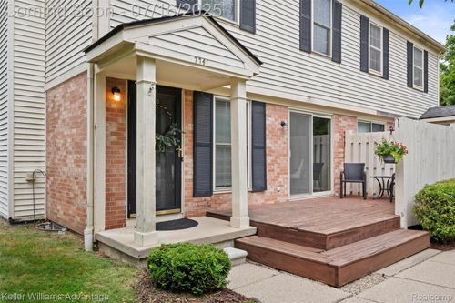 7741 Lake Ridge Dr, Waterford, MI, 48327-4166 | Card Image