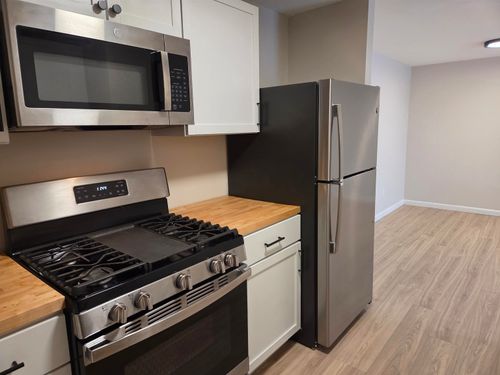 apt-25-136 Mammoth Rd, Hooksett, NH, 03106-1183 | Card Image