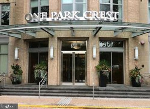 apt-617-8220 Crestwood Heights Dr, MCLEAN, VA, 22102-3130 | Card Image