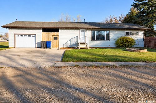 412 2nd Street N, Wakaw, SK, S0K4P0 | Card Image