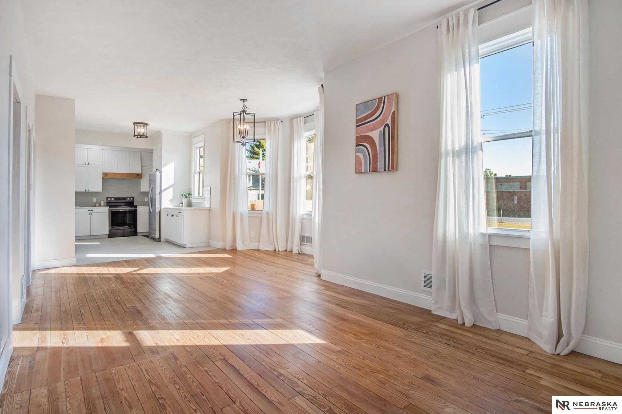 Manderson St, Omaha, NE 68110