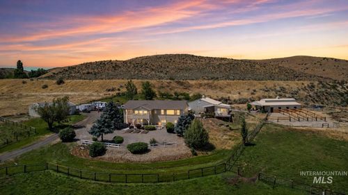 4255 Valley View Rd, Emmett, ID, 83617-8622 | Card Image
